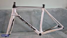 Merida Scultura 5000 Disc M/L vázszet MERIDA Scultura Országúti / Gravel / Triatlon Alkatrész, Országúti / Gravel / Váz /Vázszett / Villa karbon karbon 28" használt ELADÓ