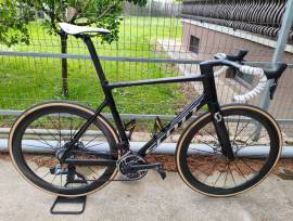 SCOTT Addict RC Ultimate Országúti SRAM Red eTap AXS tárcsafék használt ELADÓ