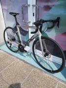 BMC  Teammachine SLR FIVE Carbon 105 Di2 ( 56 )    Országúti Shimano 105 Di2 tárcsafék új / garanciával ELADÓ
