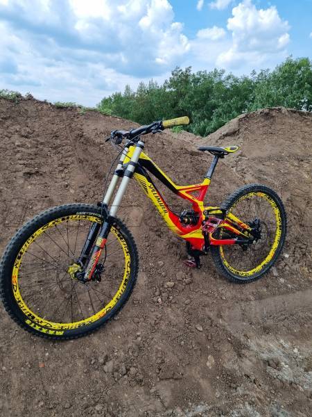 Specialized demo 8 online enduro