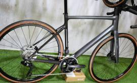 SCOTT ADDICT CARBON DISC Di2 2x12 Komfortos 0km 2024 Országúti tárcsafék nem használt ELADÓ