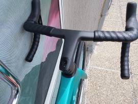 BIANCHI BIANCHI SPECIALISSIMA PRO Ultegra Di2 12sp (55) Országúti Shimano Ultegra Di2 tárcsafék új / garanciával ELADÓ