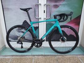 BIANCHI BIANCHI SPECIALISSIMA PRO Ultegra Di2 12sp (55) Országúti Shimano Ultegra Di2 tárcsafék új / garanciával ELADÓ