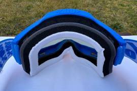 Új 100% Accuri 2 világoskék, kék tükrös lencsés szemüveg, védőszemüveg 100% Strata 2 Eyewear / Sunglasses DH new / not used For Sale