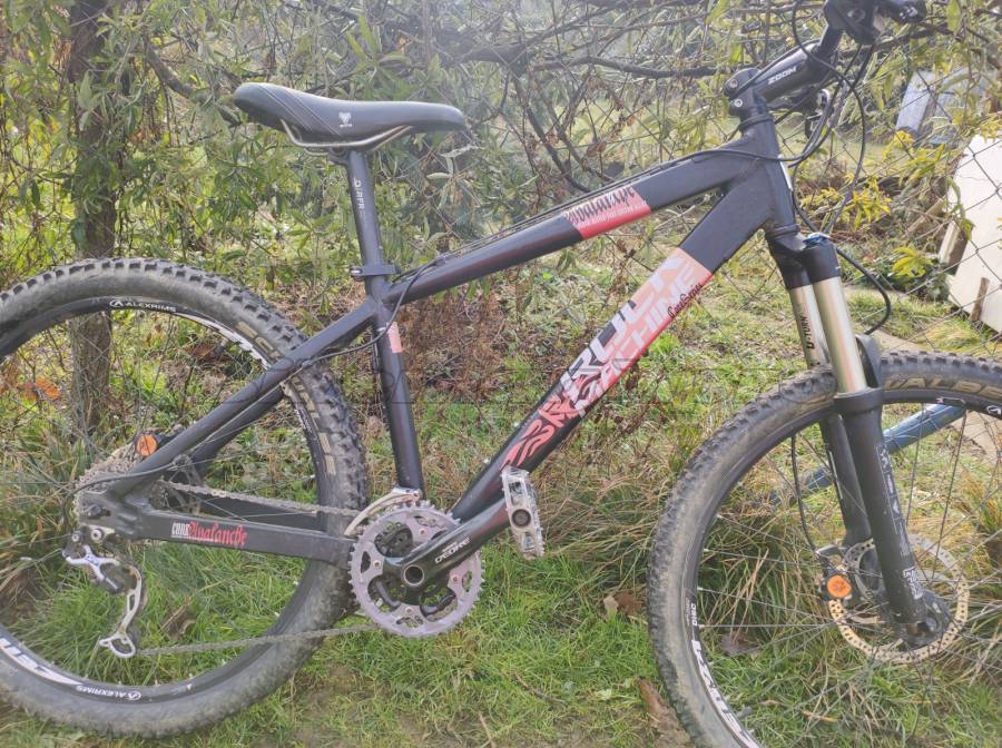 ROCK MACHINE Avalance Mountain Bike 26" front suspension Shimano Deore XT used For Sale