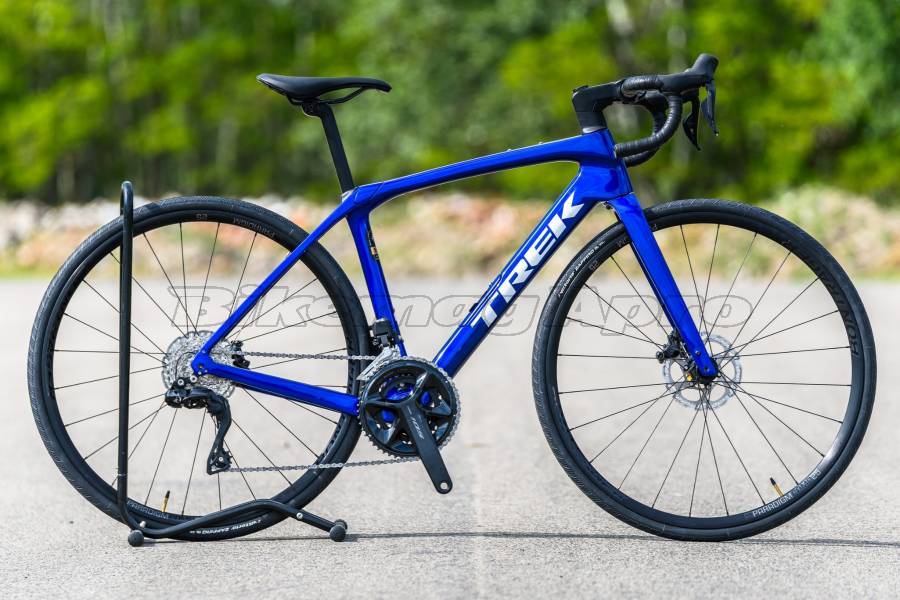 TREK Domane SL6 Di2 (2024) Országúti Shimano 105 Di2 tárcsafék használt ELADÓ
