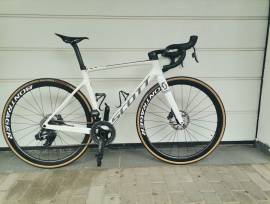 SCOTT Addict rc10 Országúti SRAM Force eTap AXS tárcsafék használt ELADÓ