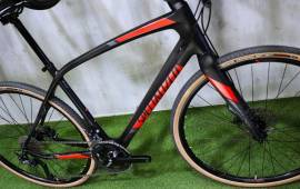 SPECIALIZED SIRRUS CARBON DISC Road bike disc brake new / not used For Sale