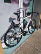 BMC Roadmachine THREE Carbon 105 Di2 ( 58) Road bike Shimano 105 Di2 disc brake new with guarantee For Sale