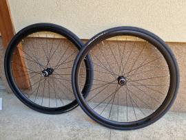 Újszerű Orbea/Shimano országúti disc kerékszett Orbea Országúti / Gravel / Triatlon Alkatrész, Országúti  Kerék / Felni / Gumi 700c (622) használt ELADÓ