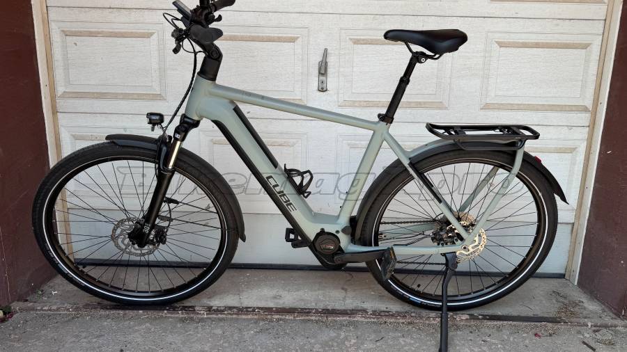 CUBE Kathmandu Hybrid One Trekking Elektromos Trekking/cross 25 km/h Bosch 700 + Wh használt ELADÓ