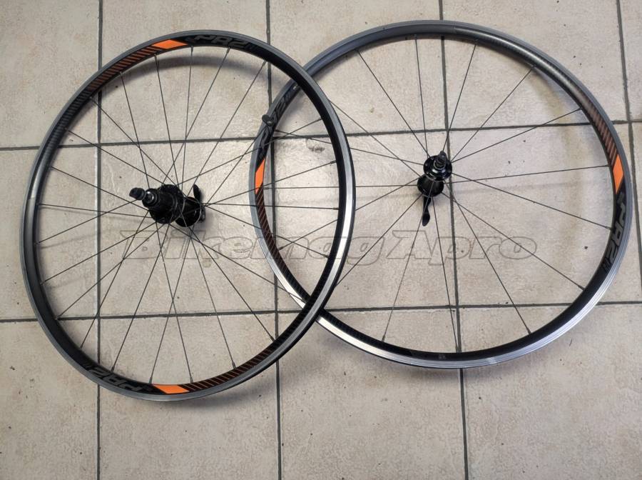 Giant PR2 országúti kerékszett! Giant PR2 Országúti / Gravel / Triatlon Alkatrész, Országúti Kerék / Felni / Gumi 700c (622) használt ELADÓ