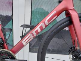 BMC  AKCIÓ::-35%% BMC Roadmachine 01 THREE  ( 54)  Road bike SRAM Force eTap AXS disc brake new with guarantee For Sale