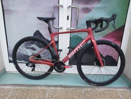 BMC  AKCIÓ::-35%% BMC Roadmachine 01 THREE  ( 54)  Road bike SRAM Force eTap AXS disc brake new with guarantee For Sale