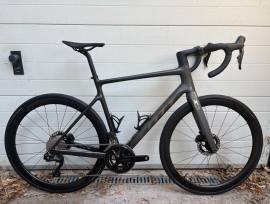 SCOTT Addict 2024 56 Új karbon kerékszettel! Országúti Shimano 105 Di2 tárcsafék használt ELADÓ