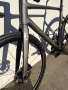SCOTT Addict 2024 56 Új karbon kerékszettel! Országúti Shimano 105 Di2 tárcsafék használt ELADÓ
