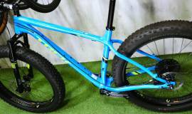 TREK FARLEY 9 FATBIKE RS BLUTO AIR SRAM XD ÚJ 0km Fatbike 27.5"+ nem használt ELADÓ
