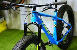 TREK FARLEY 9 FATBIKE RS BLUTO AIR SRAM XD ÚJ 0km Fatbike 27.5"+ nem használt ELADÓ