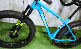 TREK FARLEY 9 FATBIKE RS BLUTO AIR SRAM XD ÚJ 0km Fatbike 27.5"+ nem használt ELADÓ
