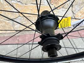 VELOMANN V30R alumínium tárcsafékes kerékszett VELOMANN V30R Országúti / Gravel / Triatlon Alkatrész, Országúti  Kerék / Felni / Gumi 28" nem használt ELADÓ