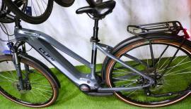 CUBE TOURING TRAPEZE BOSCH 625Wh Electric Trekking/cross 25 km/h Bosch 601-700 Wh used For Sale