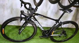 GIANT ADVANCED PRO Di2 ULTEGRA SLR 40 Országúti használt ELADÓ