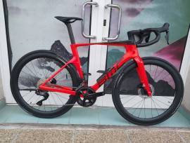 BMC Teammachine R 01 FIVE 105 Di2 (51,54,56,58) Országúti Shimano 105 Di2 tárcsafék új / garanciával ELADÓ