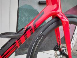 BMC Teammachine R 01 FIVE 105 Di2 (51,54,56,58) Országúti Shimano 105 Di2 tárcsafék új / garanciával ELADÓ