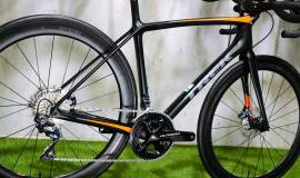 TREK EMONDA SLR 700 DISC ULTEGRA HYDRO-DISC 2x11 Országúti tárcsafék használt ELADÓ