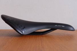 Fizik Aliante S kerékpár nyereg, új, bontott, L-es méret Fizik Aliante S Road Bike & Gravel Bike & Triathlon Bike Component, Road Bike Saddles & Seat Posts new / not used For Sale