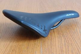 Fizik Aliante S kerékpár nyereg, új, bontott, L-es méret Fizik Aliante S Road Bike & Gravel Bike & Triathlon Bike Component, Road Bike Saddles & Seat Posts new / not used For Sale