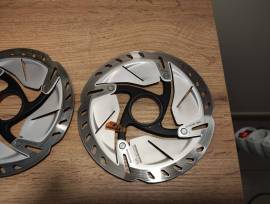 Újszerű Shimano SM-RT800 féktárcsák  SM-RT800 Országúti / Gravel / Triatlon Alkatrész, Országúti Fék / Fékváltókar mechanikus használt ELADÓ