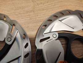 Újszerű Shimano SM-RT800 féktárcsák  SM-RT800 Országúti / Gravel / Triatlon Alkatrész, Országúti Fék / Fékváltókar mechanikus használt ELADÓ