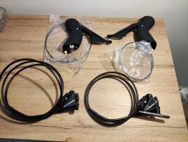Új Shimano 105 fékváltók és féknyergek 2×11 ST-R7020 Országúti / Gravel / Triatlon Alkatrész, Országúti Fék / Fékváltókar mechanikus nem használt ELADÓ