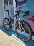 MERIDA REACTO 8000 IV3 FEGYVERSZÜRKE (EZÜST) ( (S, L) Országúti Shimano Ultegra Di2 tárcsafék új / garanciával ELADÓ
