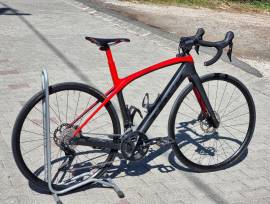 TREK 1,6 mftos Trek Domane SLR 105 hydro karbon kerék Road bike Shimano 105 disc brake used For Sale