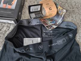 ENDURA Fishnet Baselayer(L/XL) és ENDURA Padded Clickfast Liner (M) ENDURA Kerékpáros Ruházat nem használt férfi/unisex ELADÓ