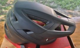 Eladó Specialized Camber sisak. S-es méret.  Specialized Camber Sisak / Sapka MTB S használt ELADÓ