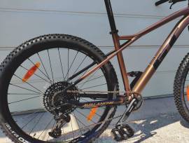 GT avalanche expert  Mountain Bike 27.5" (650b) elöl teleszkópos nem használt ELADÓ
