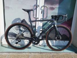 BMC  -15%2027 BMC Teammachine SLR 01 THREE Ultegra Di2 Országúti Shimano Ultegra Di2 tárcsafék új / garanciával ELADÓ