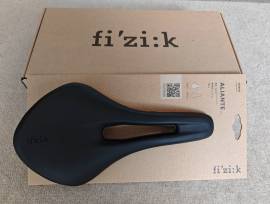 Fizik Tempo Aliante R1 145 mm-es carbon pálcás nyereg Fizik Tempo Aliante R1 Országúti / Gravel / Triatlon Alkatrész, Országúti Nyereg / Nyeregcső nem használt ELADÓ
