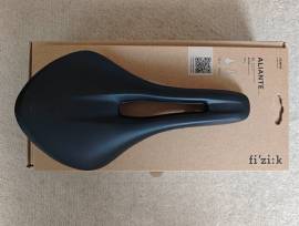 Fizik Tempo Aliante R1 145 mm-es carbon pálcás nyereg Fizik Tempo Aliante R1 Országúti / Gravel / Triatlon Alkatrész, Országúti Nyereg / Nyeregcső nem használt ELADÓ