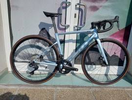 BMC Teammachine SLR ONE Ultegra Di2 (47,51,54,56,58,61 Road bike Shimano Ultegra Di2 disc brake new with guarantee For Sale