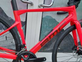 BMC -15%:: 2027 BMC Roadmachine THREE  105 (47,51,54,5 Road bike Shimano 105 disc brake new with guarantee For Sale