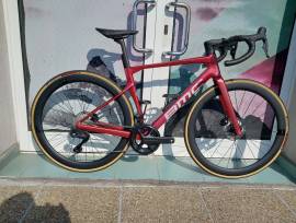BMC AKCIÓ::-35%% BMC Roadmachine 01 THREE Ultegra Di2  Road bike Shimano Dura Ace Di2 disc brake new with guarantee For Sale