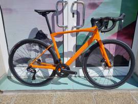 BMC  AKCIÓ-35%%%:BMC Roadmachine ONE Carbon Ultegra Di Road bike Shimano Ultegra Di2 disc brake new with guarantee For Sale
