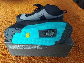 Új Fizik Gravita Tensor spd Downhill Enduro cipő Gravita Tensor Cipő / Zokni / Kamásli 44 MTB nem használt férfi/unisex ELADÓ