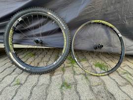 27,5” Dt Swiss 2150 DH 20x110mm & 12x15mm 2150 Mountain Bike Alkatrész, MTB Kerék / Felni / Gumi 27.5" (650b) belső nélküli használt ELADÓ