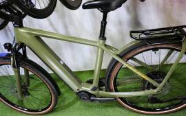 CUBE KATHMANDU BOSCH  CX 100Nm 800Wh Elektromos Trekking/cross 25 km/h Bosch nem használt ELADÓ