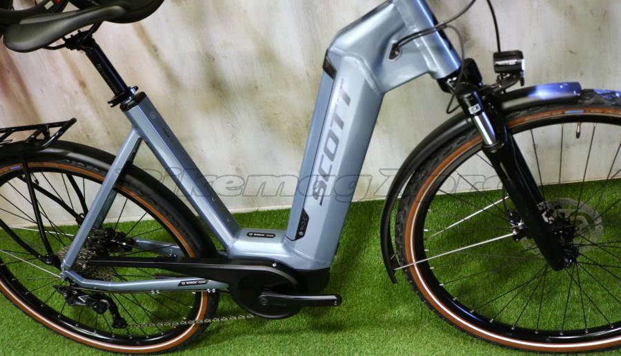 SCOTT TOUR ejtett BOSCH 625Wh full Elektromos Trekking/cross más Bosch nem használt ELADÓ